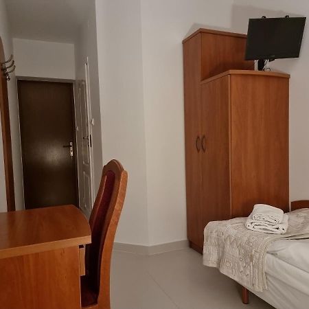 Hotel Jola Wrzesnia Ngoại thất bức ảnh