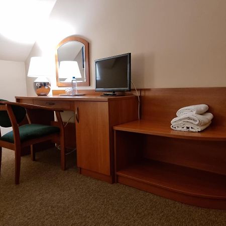 Hotel Jola Wrzesnia Ngoại thất bức ảnh
