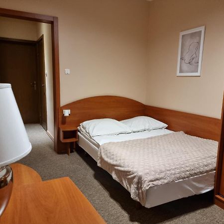 Hotel Jola Wrzesnia Ngoại thất bức ảnh