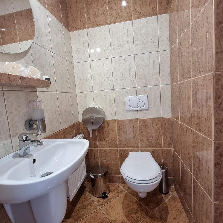 Hotel Jola Wrzesnia Ngoại thất bức ảnh
