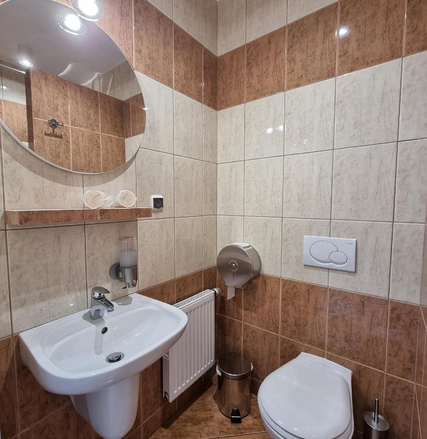 Hotel Jola Wrzesnia Ngoại thất bức ảnh