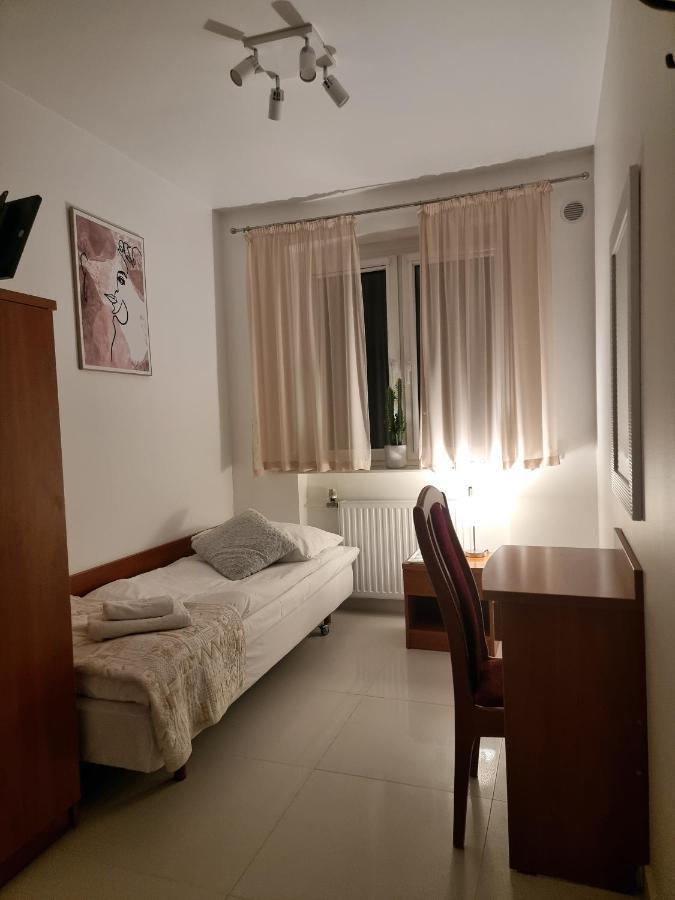 Hotel Jola Wrzesnia Ngoại thất bức ảnh