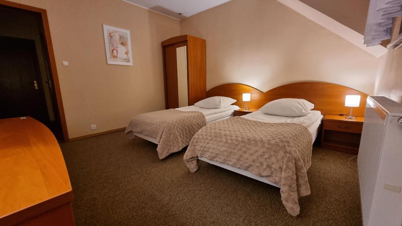 Hotel Jola Wrzesnia Ngoại thất bức ảnh