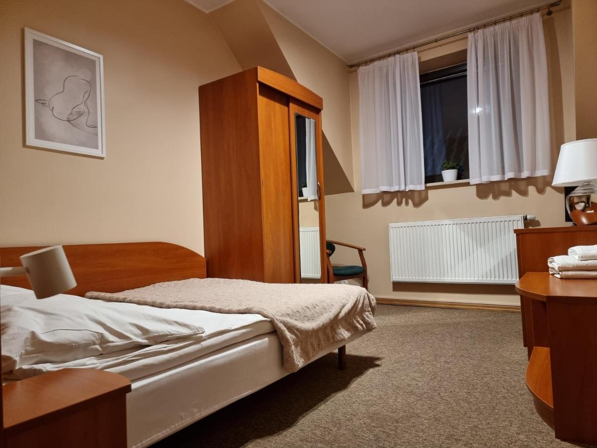Hotel Jola Wrzesnia Ngoại thất bức ảnh