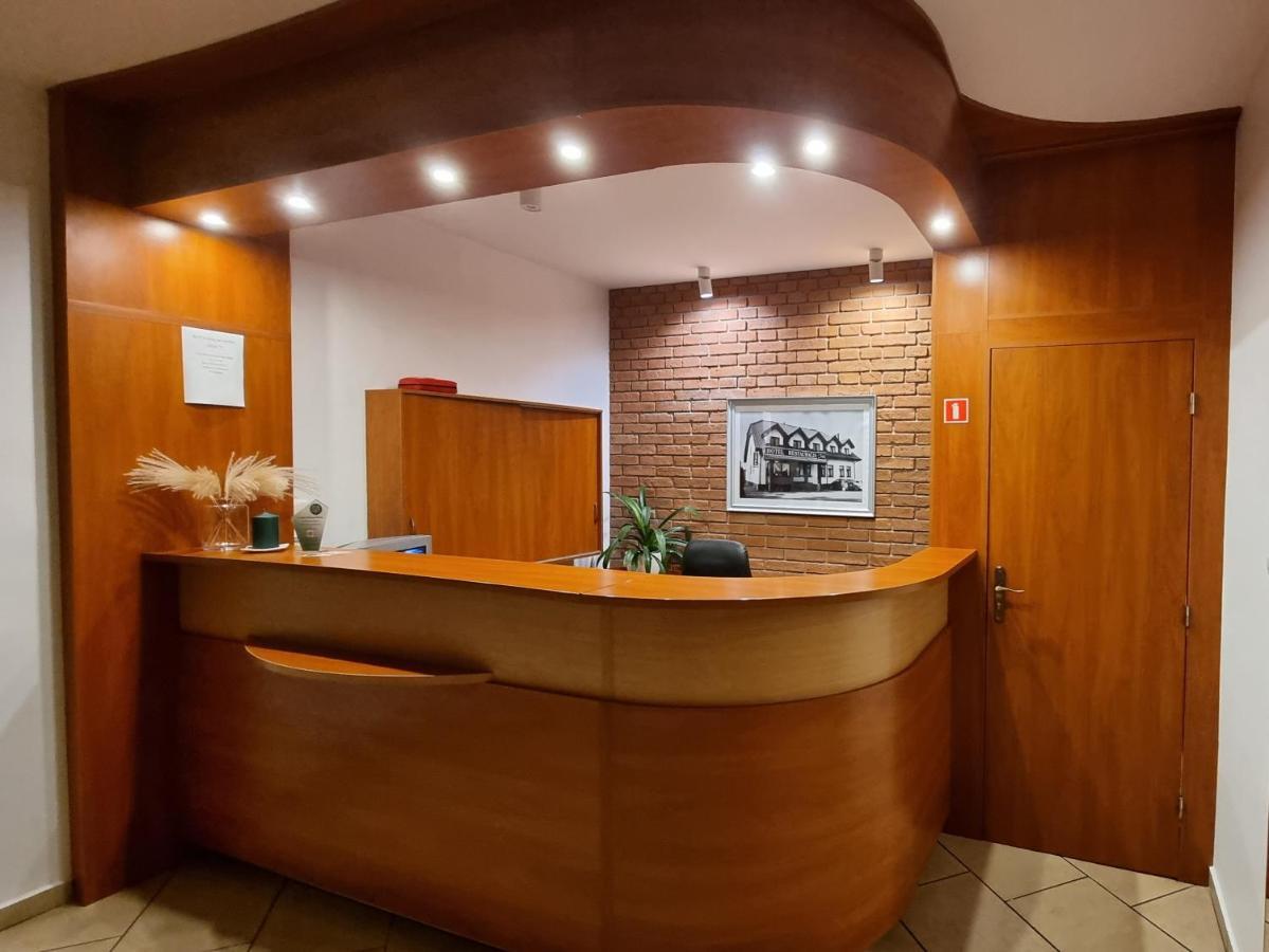 Hotel Jola Wrzesnia Ngoại thất bức ảnh