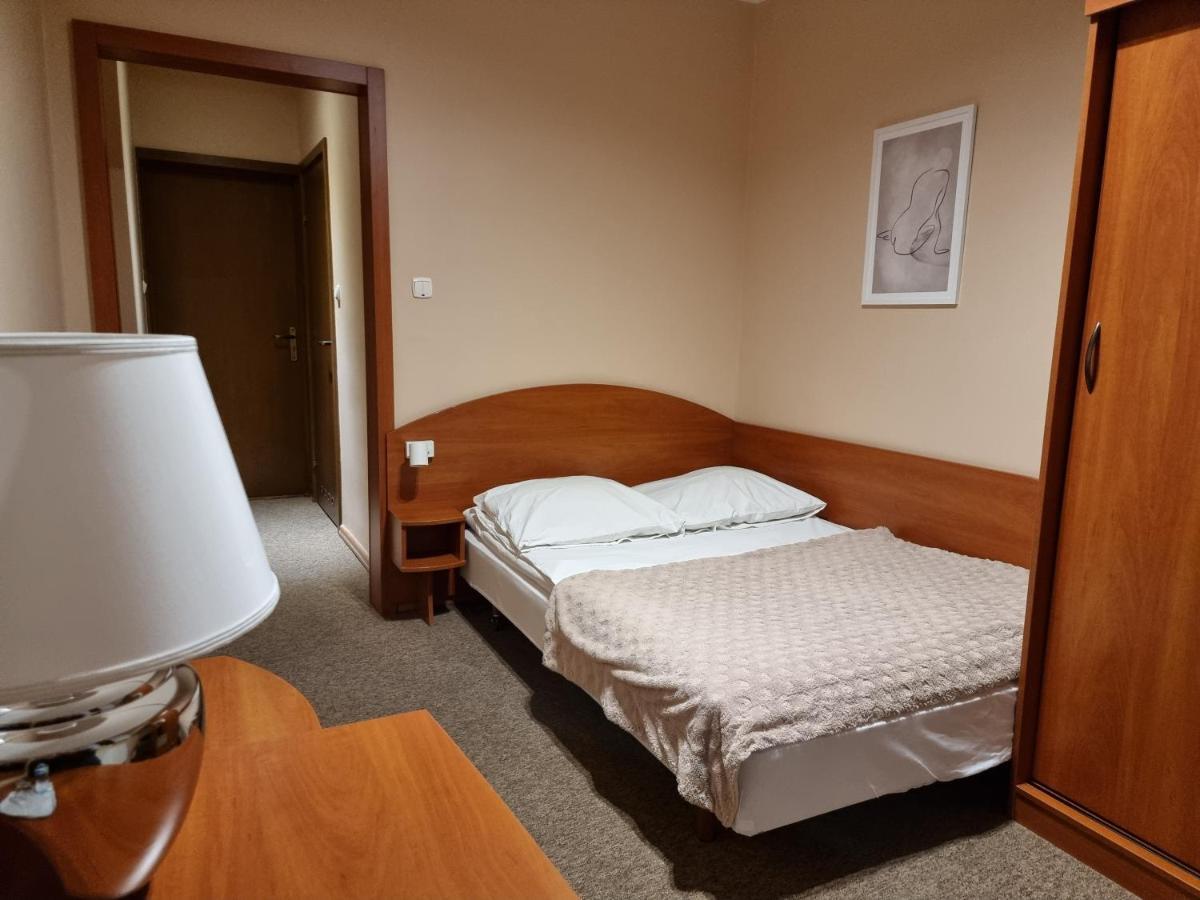 Hotel Jola Wrzesnia Ngoại thất bức ảnh