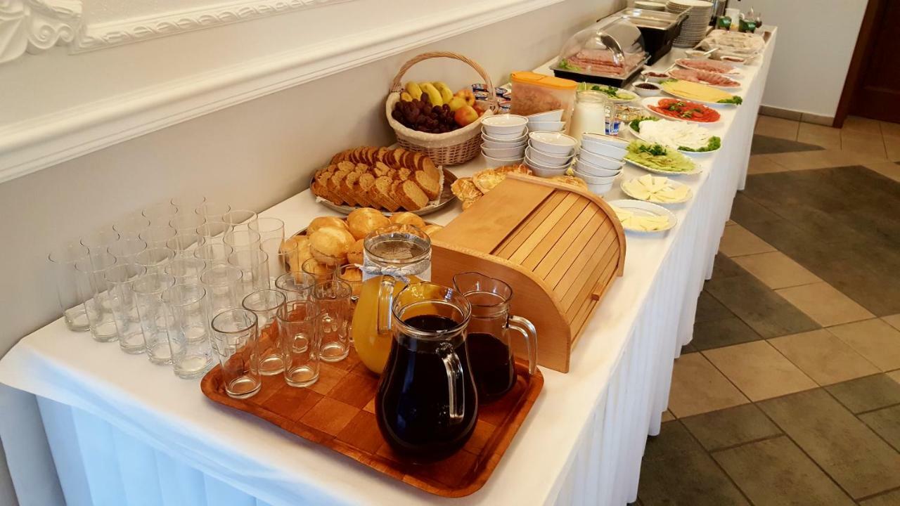 Hotel Jola Wrzesnia Ngoại thất bức ảnh